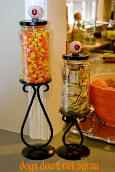 eyeballs-on-candy-jars-Halloween-Dogs-Dont-Eat-Pizza