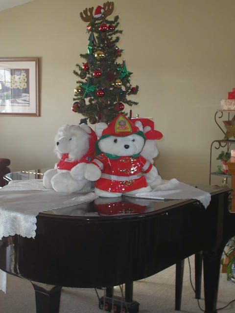 Christmas Decorating at Artzzle